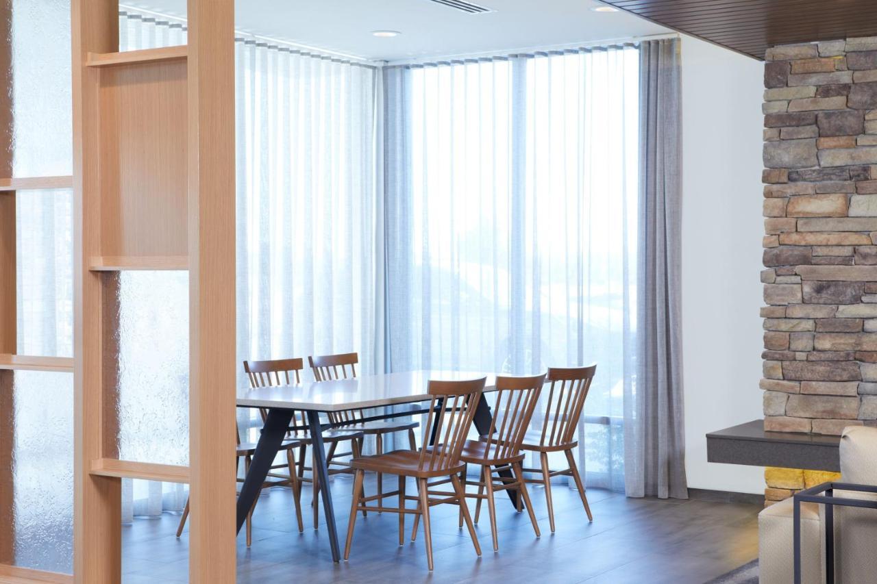 Fairfield By Marriott & West Hotel