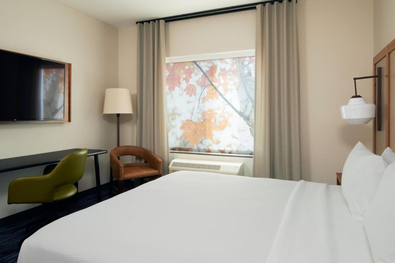 Hotel Fairfield By Marriott & West 2*