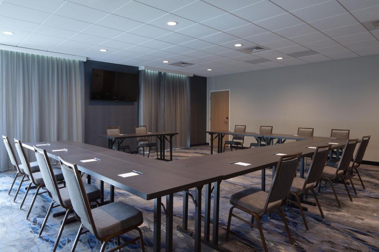 Hotel Fairfield By Marriott & West 2*