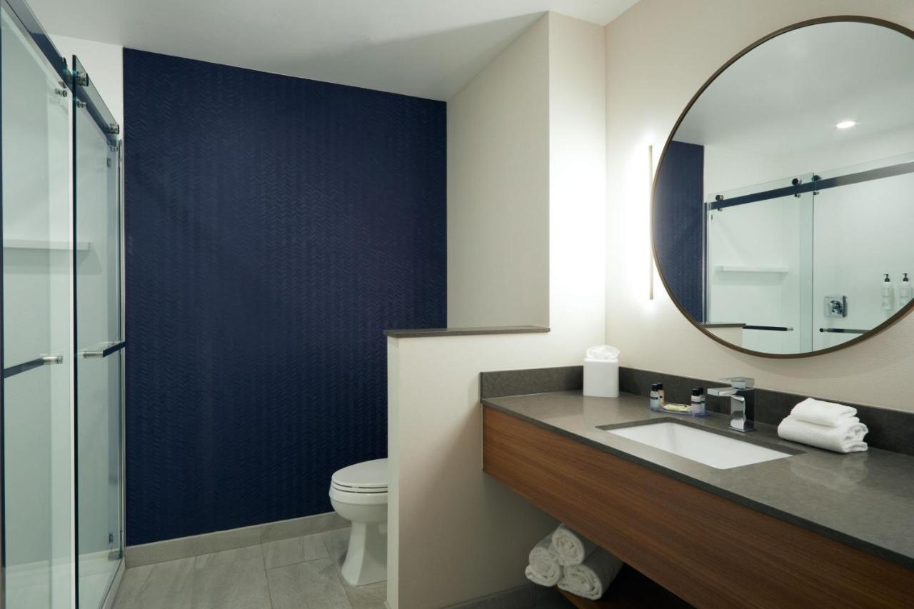 Fairfield By Marriott & West 2*