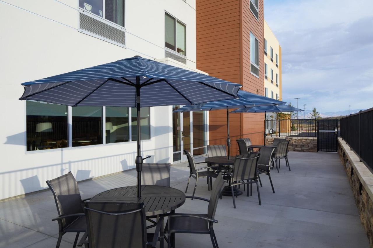 Hotel Fairfield By Marriott & West