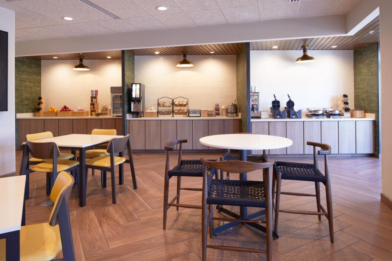 Fairfield By Marriott & West Hotel 2*