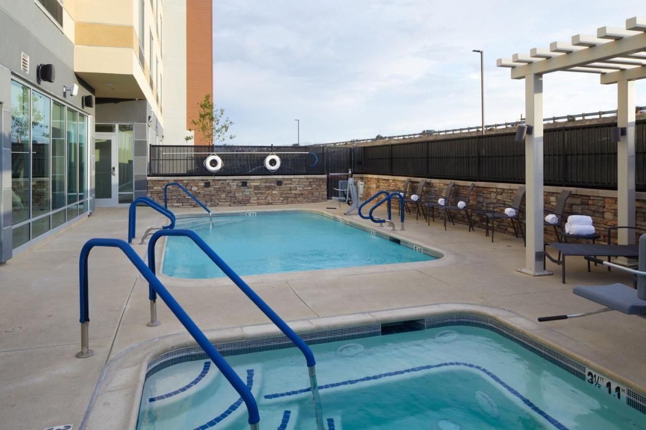 Fairfield By Marriott & West 2*